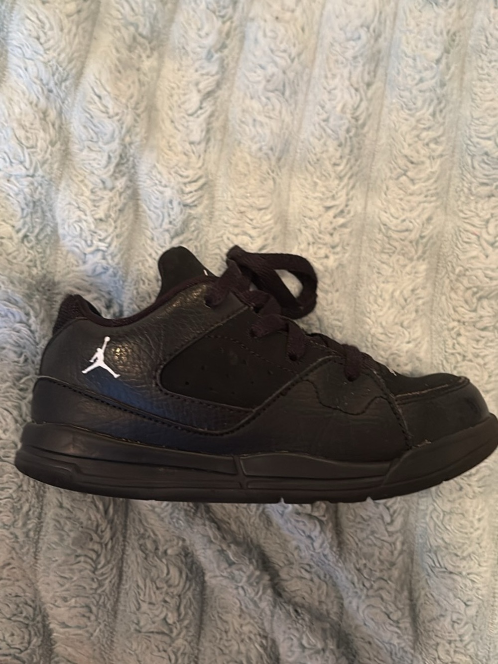 Jordan Black Low-Top Sneakers, for very young children or just small feet - Picture 3 of 10